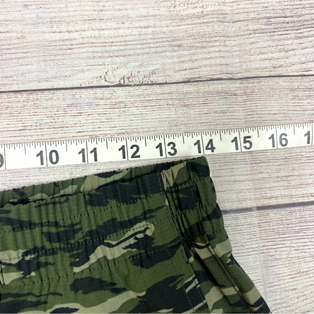 Carhartt Green Camouflage Boys Shorts Size L (14/16) Outdoor Gorpcore - Picture 7 of 9